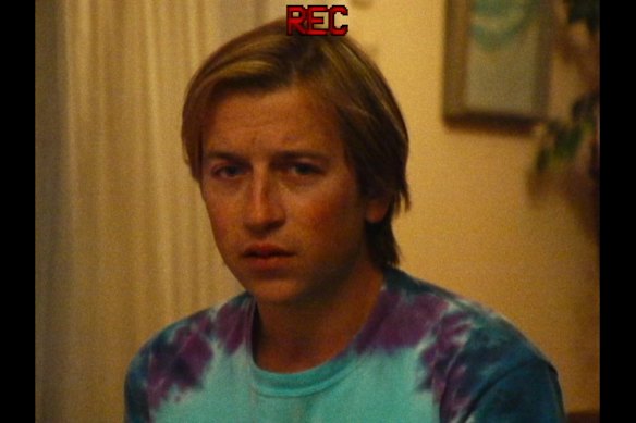 Skyler Gisondo as Dan Plum in Primetime.