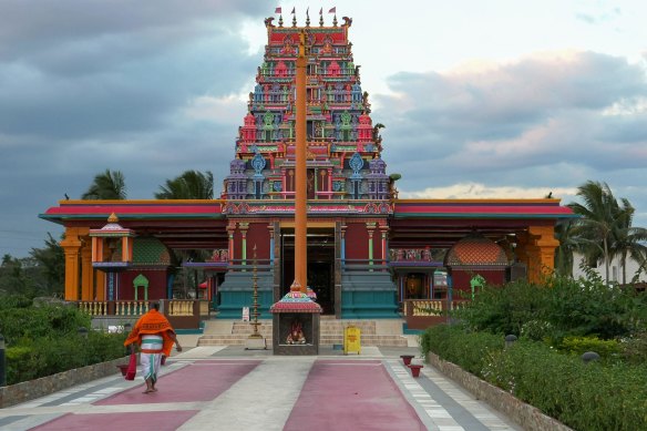 Nadi’s Hindu temple isn’t just big, it also has a very good vegetarian restaurant.