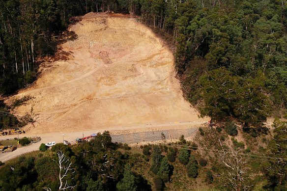 Um grande deslizamento de terra aumentou os problemas do complexo em 2023. 