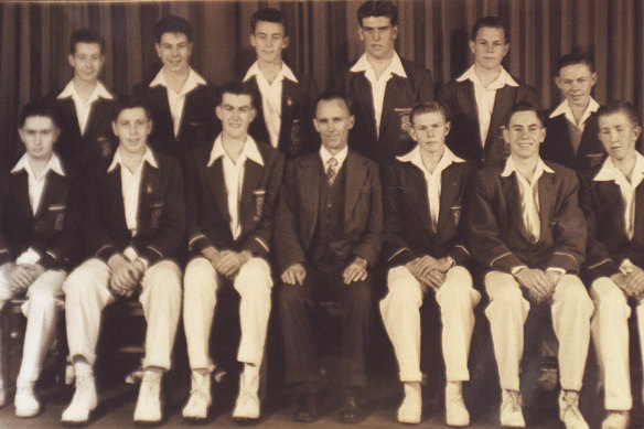 John Howard's former cricket team. Mr Howard sits in the bottom row, second from the right