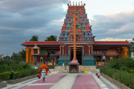 Nadi’s ornate Hindu temple.
