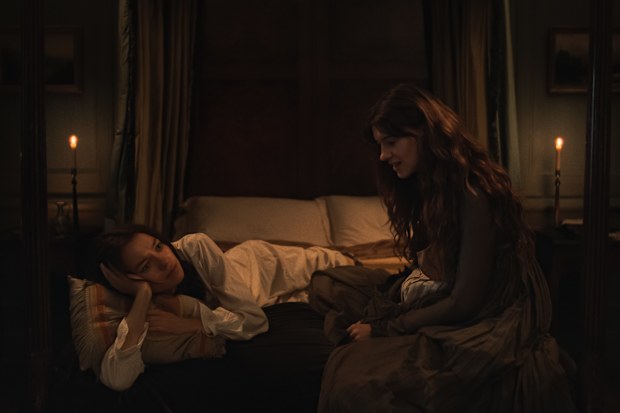 Esmé Creed-Miles stars as Marianne Dashwood and Daisy Edgar-Jones as Elinor Dashwood in SENSE AND SENSIBILITY, a Focus Features release.