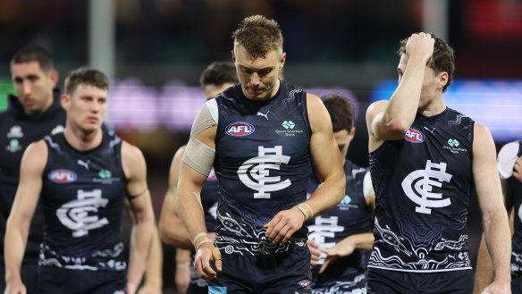 The beaten Blues leave the SCG after being pummelled by the Swans.