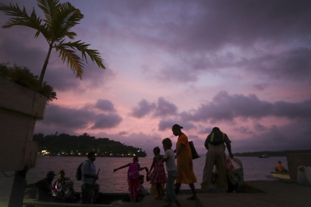 Locals head home at the end of the day on Vila Bay. 