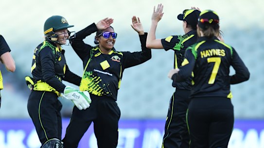 ADELAIDE, AUSTRALIA - JANUARY 20: Alana King of Australia celebrates the wicket of Tammy Beaumont of England  caught and bowled during the First T20 International Match in the Ashes Series between Australia and England at Adelaide Oval on January 20, 2022 in Adelaide, Australia. (Photo by Mark Brake/Getty Images)