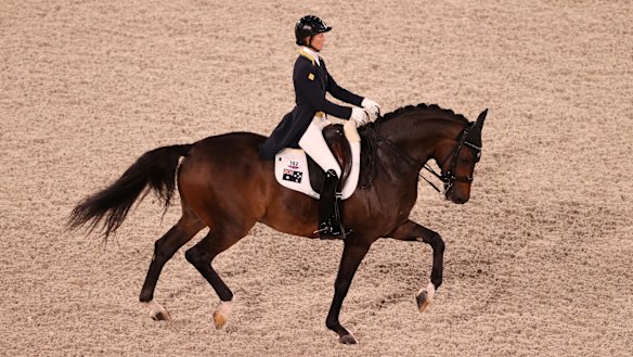 Kelly Layne of Team Australia riding Samhitas.
