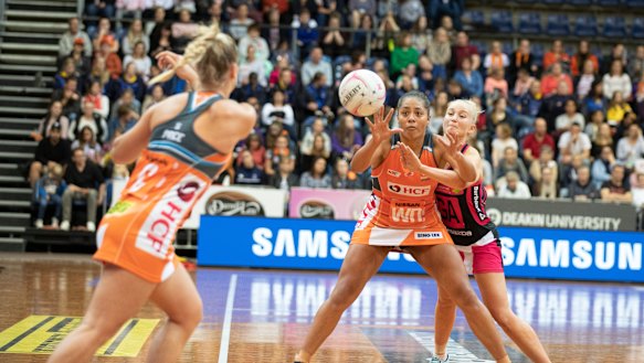 Giants wing defence Kristiana Manu'a and Thunderbirds Charlee Hodges. 