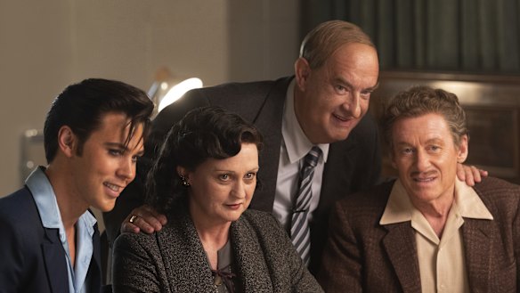 Austin Butler as Elvis, Helen Thomson as Gladys, Tom Hanks as Colonel Tom Parker and Richard Roxburgh as Vernon in Baz Luhrmann’s Elvis.
