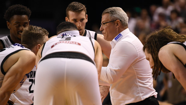 United coach Dean Vickerman tries to rally the troops.