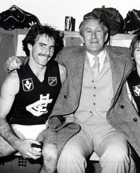 Ken Hunter is congratulated by Prime Minister Malcolm Fraser after winning the 1982 grand final.