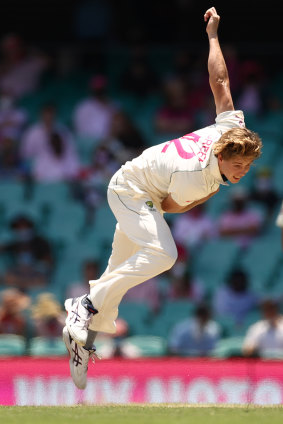 Cameron Green bowls during the third Test at the SCG.