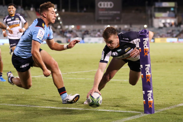Mack Hansen scoring against NSW in 2021.
