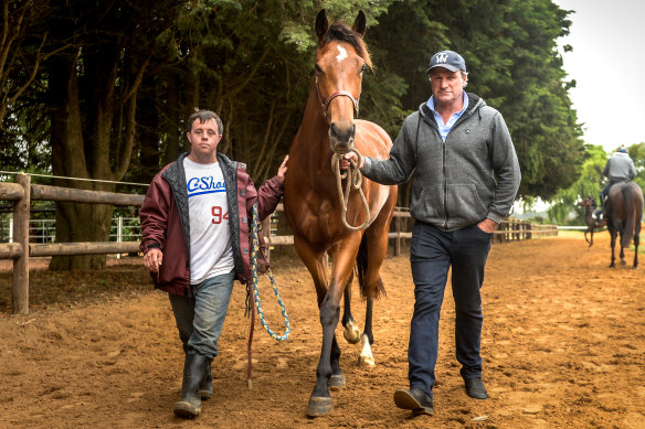 Darren Weir (right) with Stevie Payne and the Melbourne Cup-winning horse Prince of Penzance in 2015.