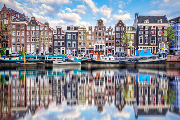 Go Dutch … Singel Canal, Amsterdam.