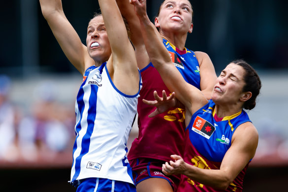 Eliza Shannon of the Kangaroos, Tahlia Hickie of the Lions and Ally Anderson of the Lions compete for the ball during the 2023 AFLW Grand Final
