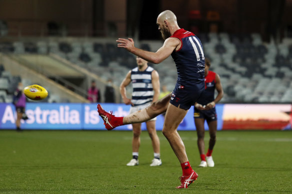 Max Gawn kicks the goal against Geelong that wins Melbourne the 2021 minor premiership. 