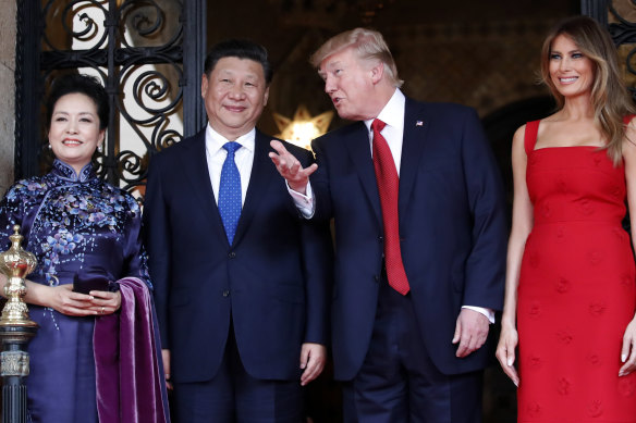 Momento amigável: Donald Trump e Melania Trump com Xi Jinping e Peng Liyuan em Mar-a-Lago em 2017. 