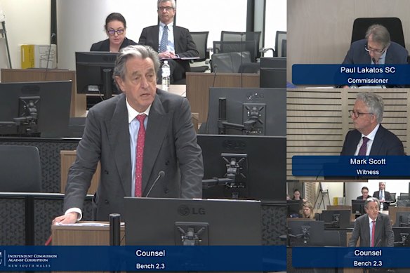 Tim Hale SC, the barrister representing former School Infrastructure NSW boss Anthony Manning in his ICAC case, cross-examines former education secretary Mark Scott on Wednesday.