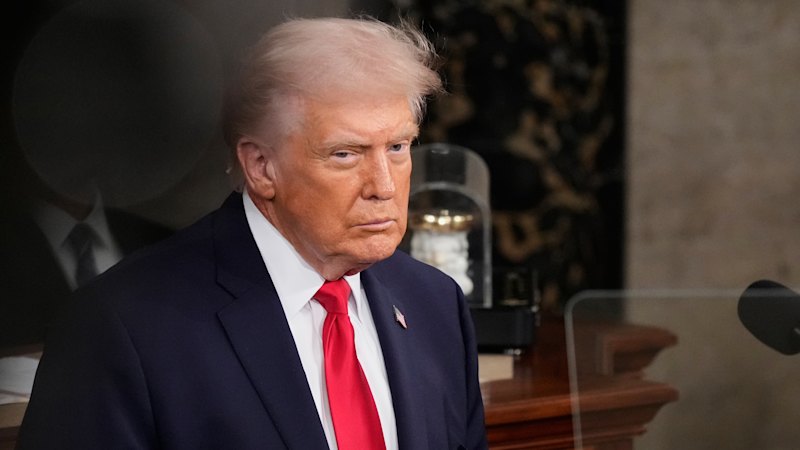 El operador de telecomunicaciones de Donald Trump está acusado de apostar 100.000 dólares en el discurso del presidente.