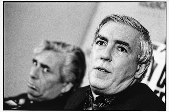 Peter Cook and Sir Les Patterson (Barry Humphries) at the inaugural Melbourne Comedy Festival in 1986.