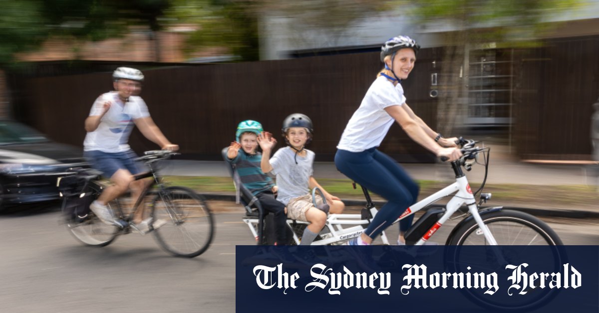 Cycling, trains and trams: Family chooses to live without a car - Vimarsana News