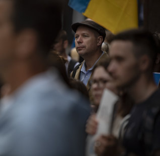 Ivan Pavlenko (with hat) joins other Russians and Ukrainians in Sydney to protest the invasion: “I want Russians to wake up to what’s being done in their name.” 