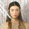 Lorde told her fans to meet her in a New York park … so they did. 