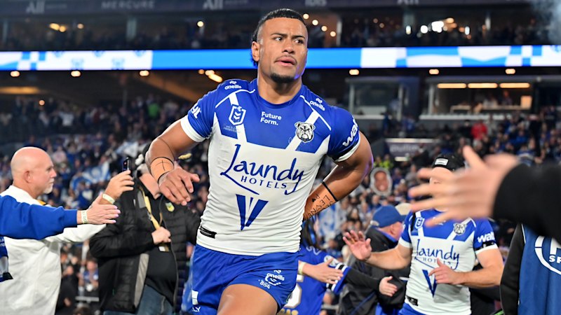 Crichton suffers suspected nerve damage as Raiders run riot against Bulldogs