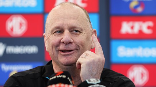 En el banquillo: Ken Hinkley entrenó a Port Adelaide durante 13 temporadas.