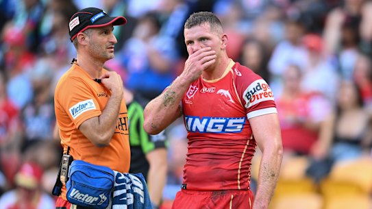 Dolphins skipper Tom Gilbert cuts a dejected figure as he leaves the field against the New Zealand Warriors.