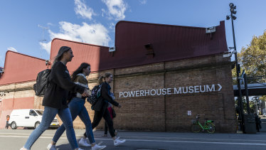 Architect Lionel Glendenning adapted the old Ultimo Tramway Power House to turn it into the Powerhouse Museum for Australia's Bicentenary celebrations.