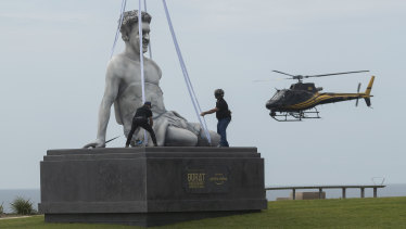 A helicopter delivers the statue to Marks Park.