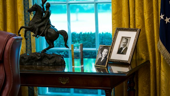 Portraits of President Donald Trump’s parents, Mary Anne MacLeod Trump and Fred Trump, in the Oval Office.