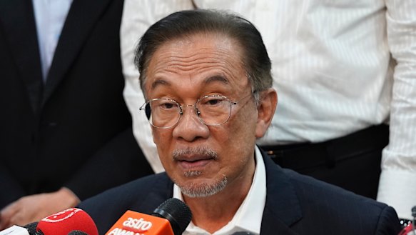 Anwar Ibrahim speaks during a press conference at the headquarters of the Alliance of Hope after meeting the king in Kuala Lumpur, Malaysia, on Wednesday.