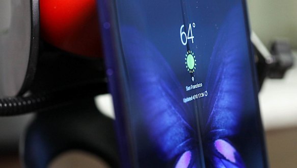 The crease is visible, especially from the side, but it mostly disappears front-on when the screen is lit up.