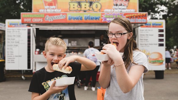 Prefer traditional show fare? Riley and Jessica Element enjoy a hotdog at last year's show.