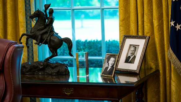 Portraits of President Donald Trump’s parents, Mary Anne MacLeod Trump and Fred Trump, in the Oval Office.