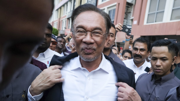 Anwar Ibrahim has had negotiations with Mahathir Mohamad.