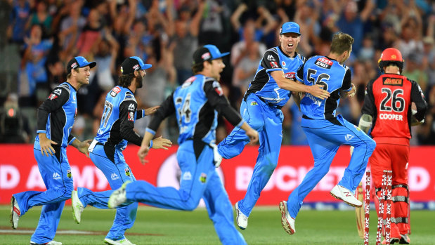Strikers players celebrates the win after the Big Bash League cricket match semi-final between the Adelaide Strikers and the Melbourne Renegades at Adelaide Oval in Adelaide, Friday, February 2, 2018.