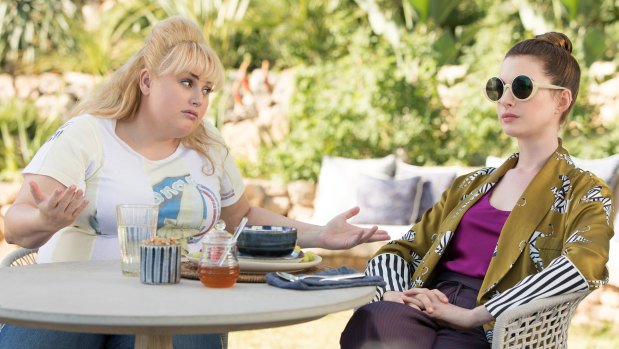 Rebel Wilson and Anne Hathaway in The Hustle.