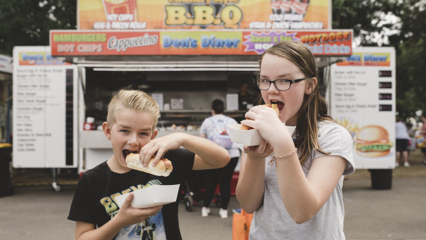 Prefer traditional show fare? Riley and Jessica Element enjoy a hotdog at last year's show.