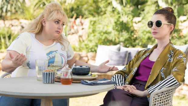 Rebel Wilson stars as Penny Rust and Anne Hathaway as Josephine Chesterfield in The Hustle.