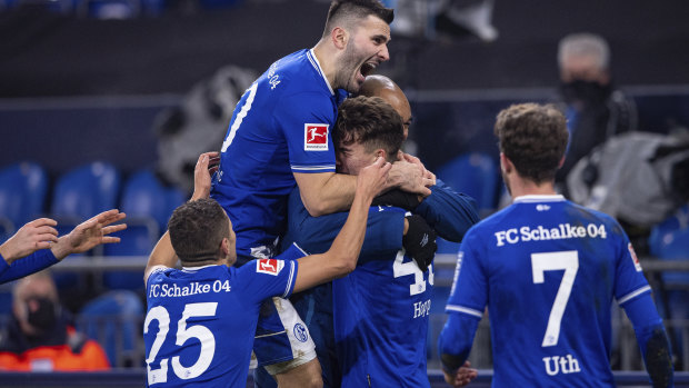 Schalke team members celebrate a goal by Matthew Hoppe against Hoffenheim.