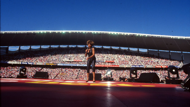 Tina Turner 在 1993 年的总决赛中表演。