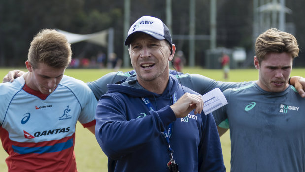 Junior Wallabies coach Jason Gilmore addresses his squad in 2019 ahead of the Under-20 World Championship. 