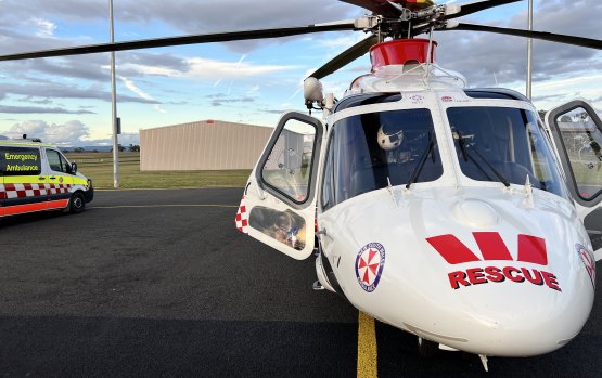 An air and sea-based search for a paraglider who reportedly crashed near Wollongong will continue on Sunday.