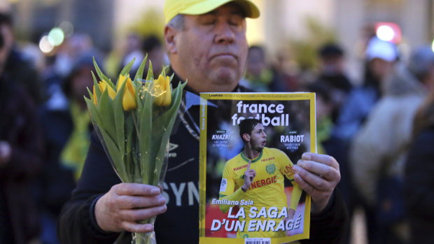 A FC Nantes soccer fan pays tribute to missing soccer player Emiliano Sala.