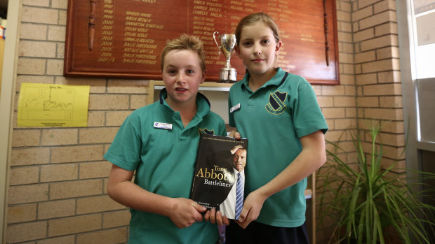 Tony Abbott presented a signed copy of his book Battlelines to a school library on the Pollie Pedal charity ride.