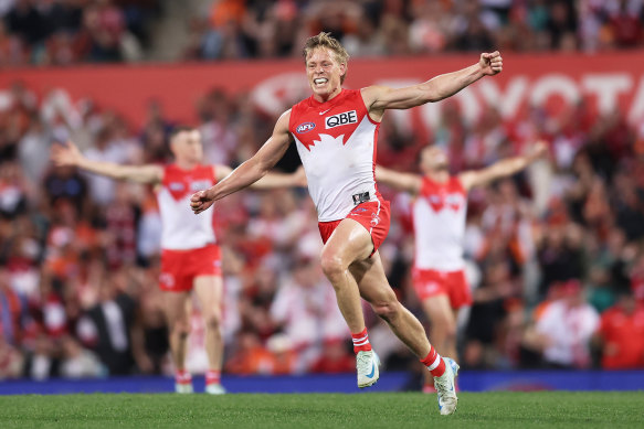 Sydney’s Isaac Heeney celebrates a goal against the Giants in Saturday’s qualifying final at the SCG.