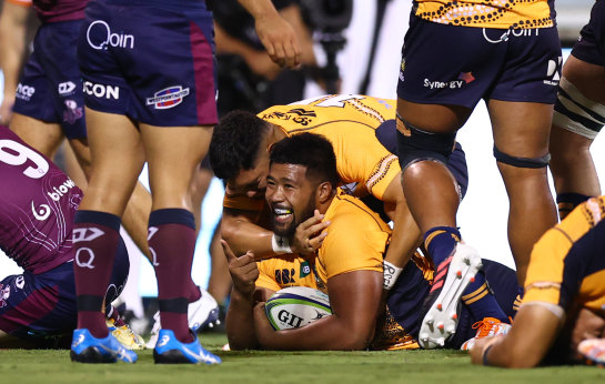 Folau Faingaa celebrates a try for the Brumbies against the Reds.